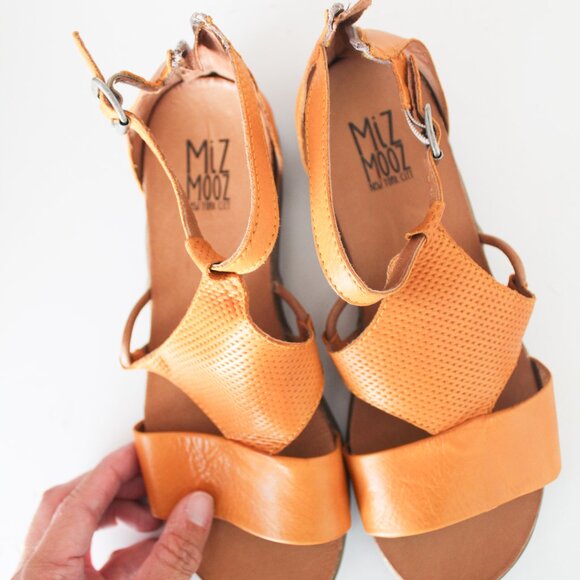 Miz Mooz Mari Sandals in Ochre NEW NIB Size 39 - Picture 6 of 8